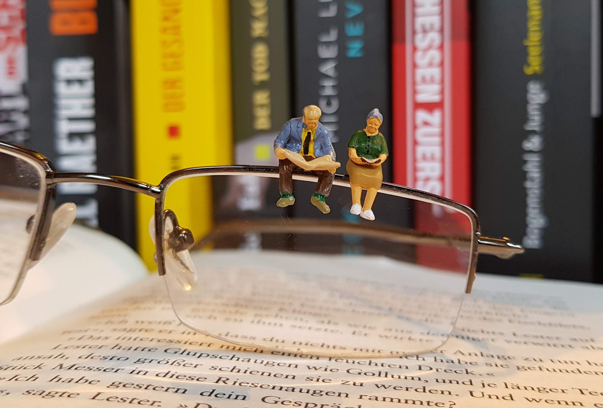 pixabay: miniatur leser auf brille